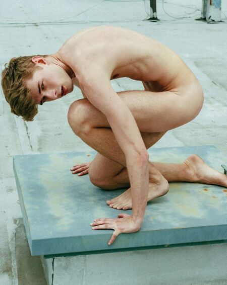 ゲイバー ゲイイベント ゲイクラブイベント 30代スリ筋インストラクター@新宿でヌードヨガ